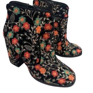 Fergie Bohemian Black Floral Embroidered Ankle Boots 7 NWOT